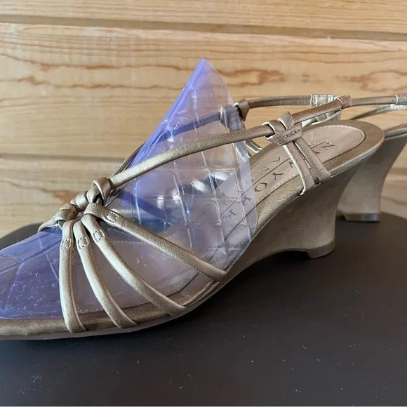 ☀️SUMMER☀️Cute gold sandal wedges 7.5 m - Picture 4 of 5